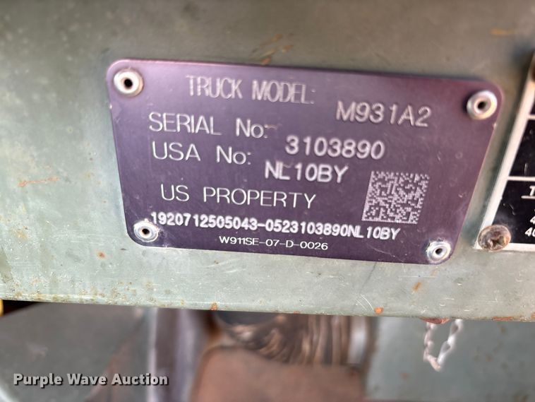 image for item EF6077 1992 BMY M931A2 semi truck