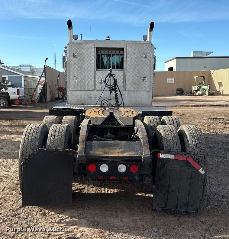 image for item EF6085 2007 Kenworth T8 Series semi truck