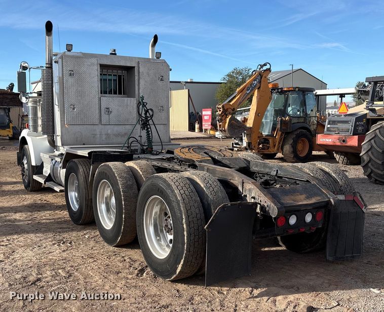 image for item EF6085 2007 Kenworth T8 Series semi truck