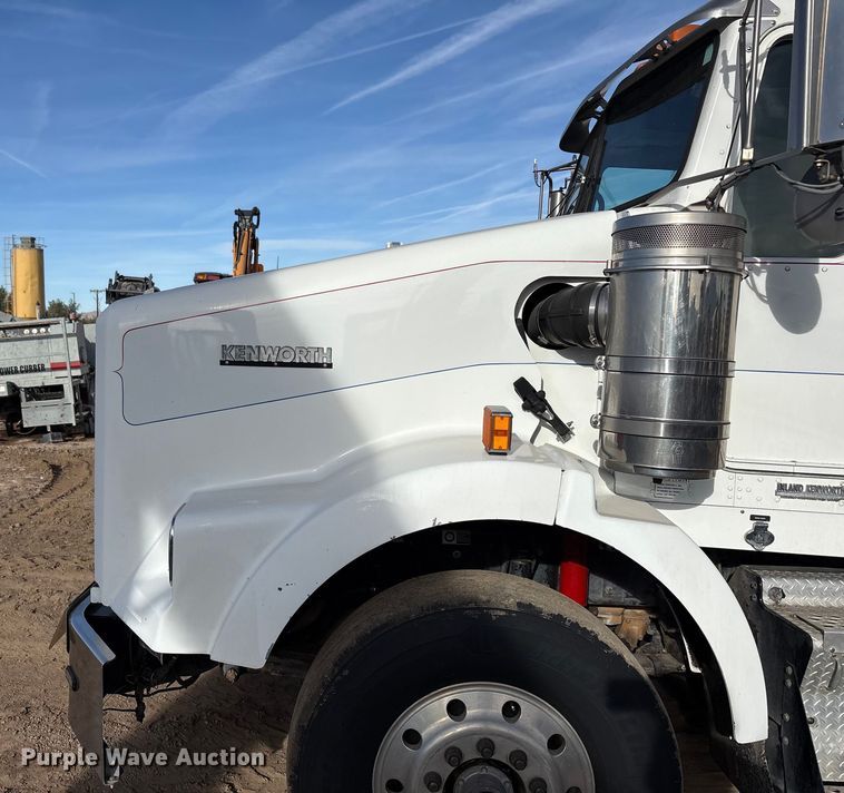 image for item EF6085 2007 Kenworth T8 Series semi truck