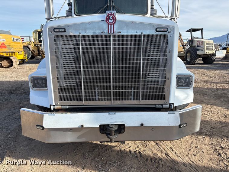 image for item EF6085 2007 Kenworth T8 Series semi truck