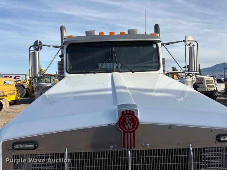 image for item EF6085 2007 Kenworth T8 Series semi truck