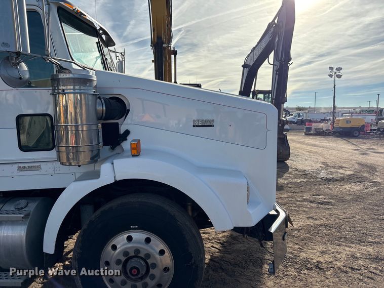 image for item EF6085 2007 Kenworth T8 Series semi truck