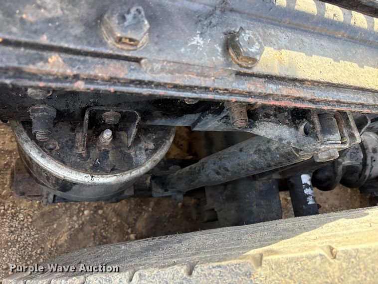 image for item EF6085 2007 Kenworth T8 Series semi truck