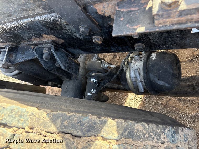 image for item EF6085 2007 Kenworth T8 Series semi truck