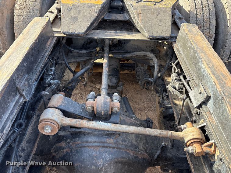 image for item EF6085 2007 Kenworth T8 Series semi truck