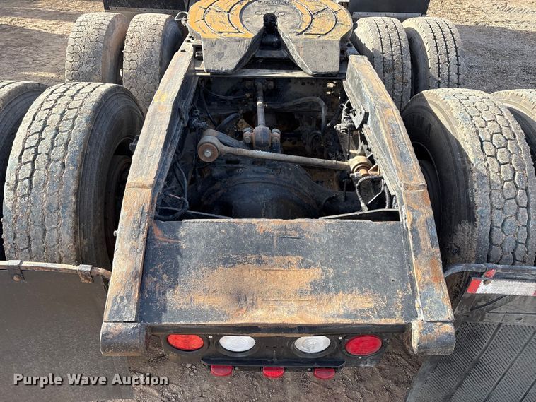 image for item EF6085 2007 Kenworth T8 Series semi truck