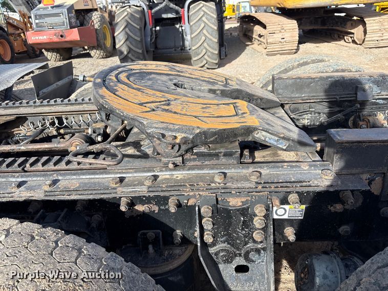 image for item EF6085 2007 Kenworth T8 Series semi truck