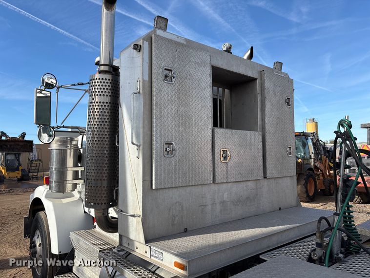 image for item EF6085 2007 Kenworth T8 Series semi truck