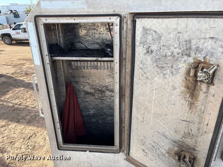 image for item EF6085 2007 Kenworth T8 Series semi truck