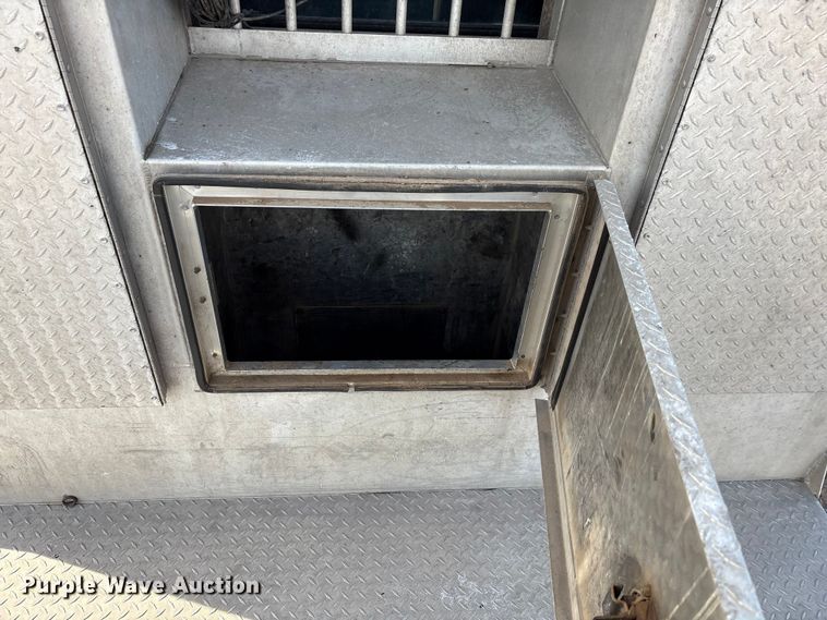 image for item EF6085 2007 Kenworth T8 Series semi truck