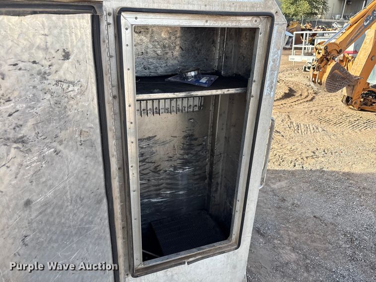 image for item EF6085 2007 Kenworth T8 Series semi truck