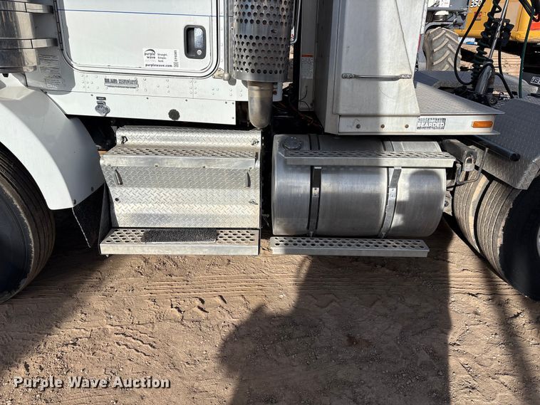 image for item EF6085 2007 Kenworth T8 Series semi truck