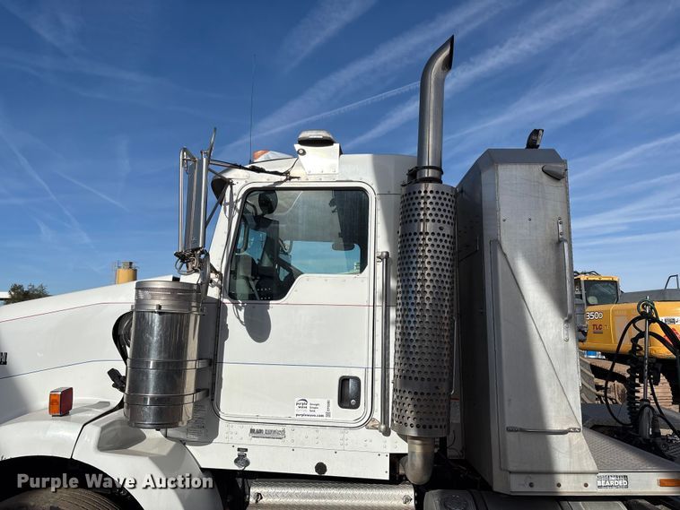 image for item EF6085 2007 Kenworth T8 Series semi truck