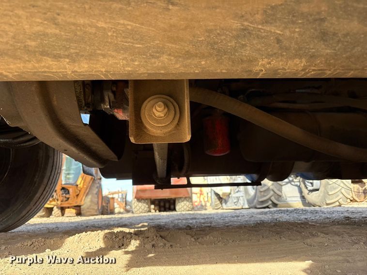 image for item EF6085 2007 Kenworth T8 Series semi truck