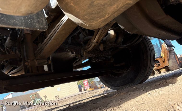 image for item EF6085 2007 Kenworth T8 Series semi truck