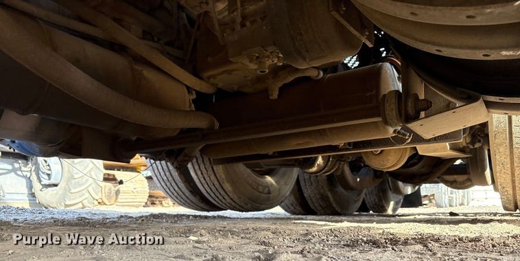 image for item EF6085 2007 Kenworth T8 Series semi truck