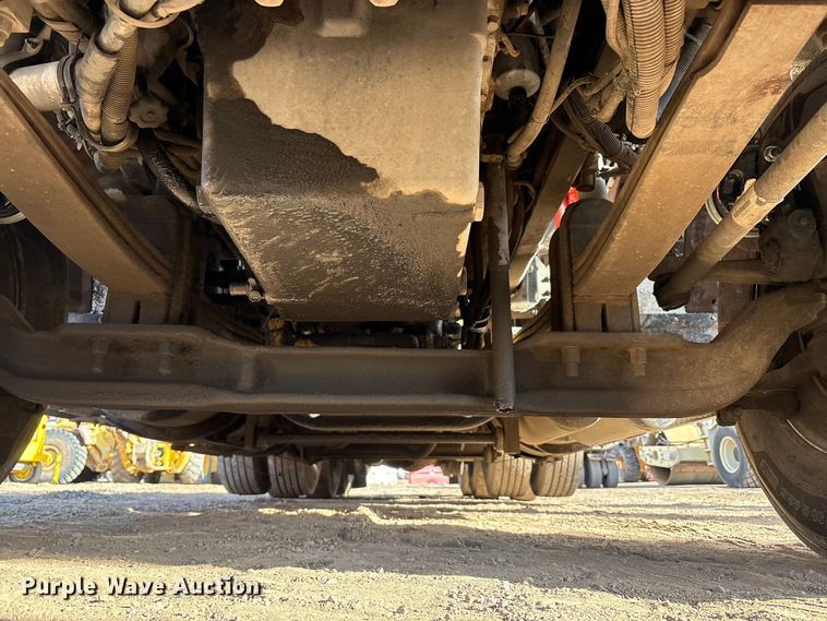 image for item EF6085 2007 Kenworth T8 Series semi truck