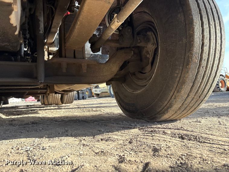 image for item EF6085 2007 Kenworth T8 Series semi truck