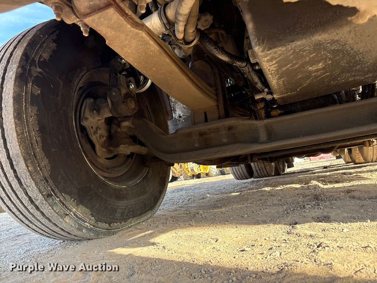 image for item EF6085 2007 Kenworth T8 Series semi truck