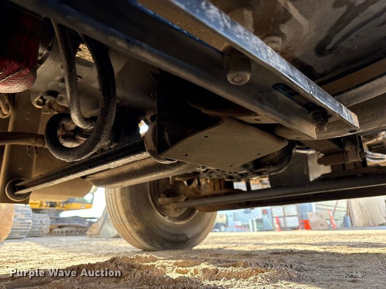 image for item EF6085 2007 Kenworth T8 Series semi truck