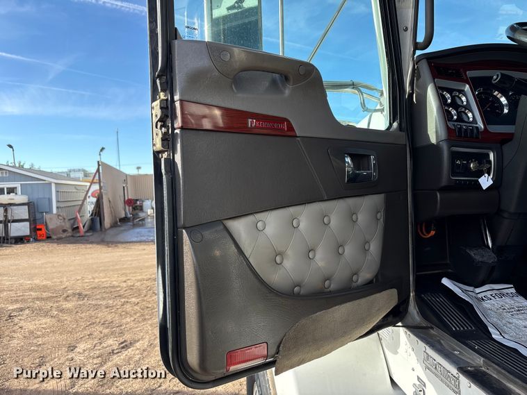 image for item EF6085 2007 Kenworth T8 Series semi truck