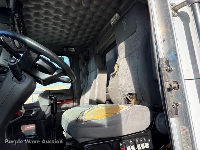 image for item EF6085 2007 Kenworth T8 Series semi truck