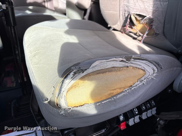 image for item EF6085 2007 Kenworth T8 Series semi truck