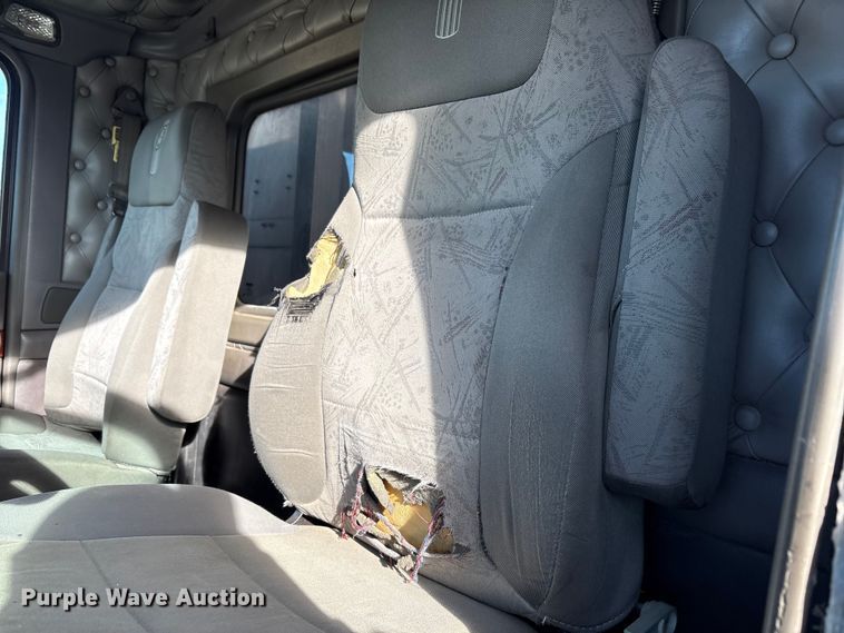 image for item EF6085 2007 Kenworth T8 Series semi truck