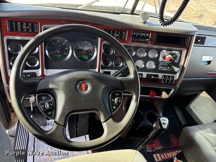 image for item EF6085 2007 Kenworth T8 Series semi truck