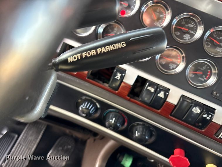 image for item EF6085 2007 Kenworth T8 Series semi truck