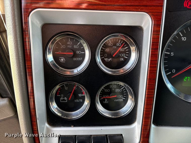 image for item EF6085 2007 Kenworth T8 Series semi truck