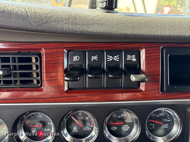 image for item EF6085 2007 Kenworth T8 Series semi truck