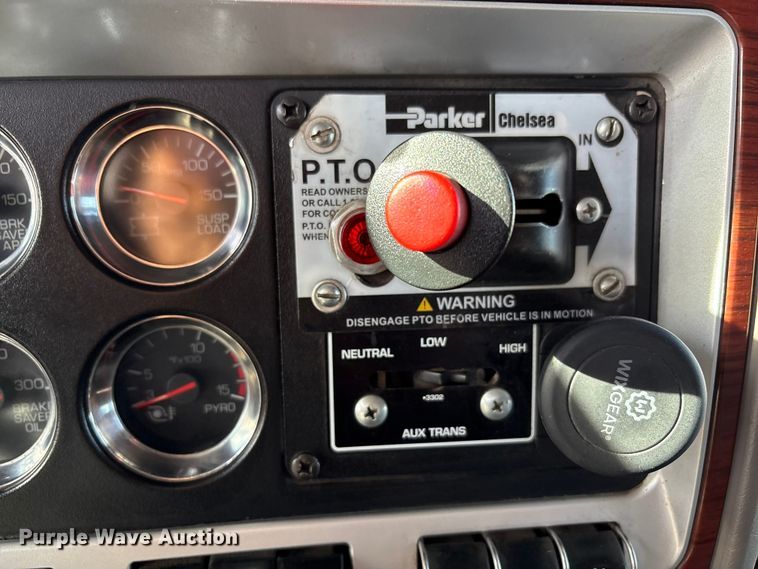 image for item EF6085 2007 Kenworth T8 Series semi truck