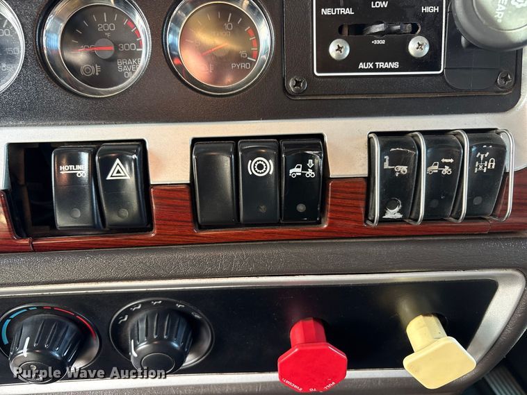 image for item EF6085 2007 Kenworth T8 Series semi truck