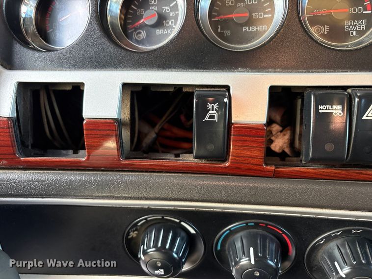 image for item EF6085 2007 Kenworth T8 Series semi truck