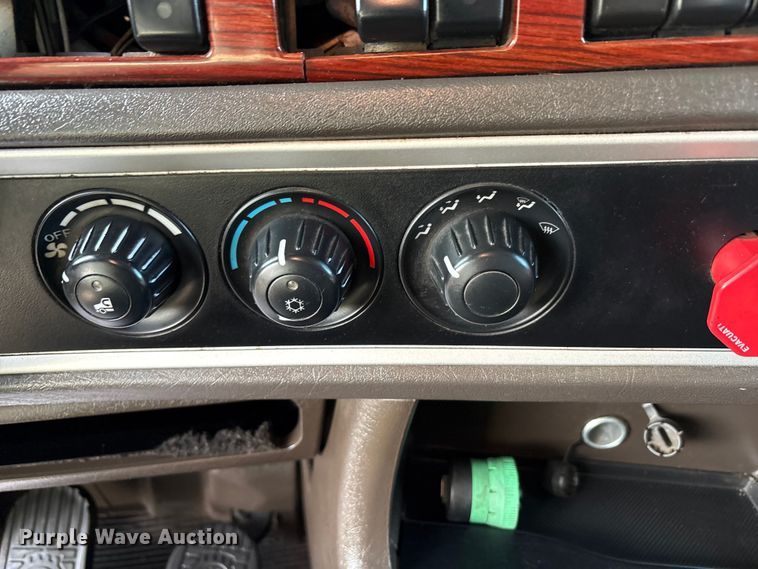 image for item EF6085 2007 Kenworth T8 Series semi truck