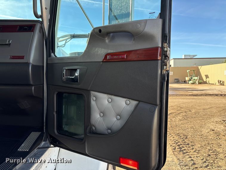 image for item EF6085 2007 Kenworth T8 Series semi truck