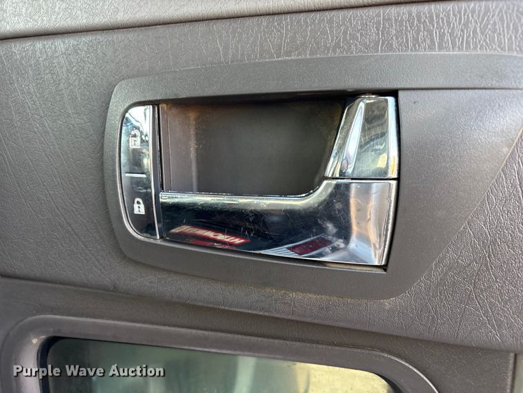 image for item EF6085 2007 Kenworth T8 Series semi truck