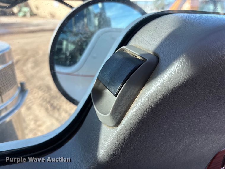 image for item EF6085 2007 Kenworth T8 Series semi truck