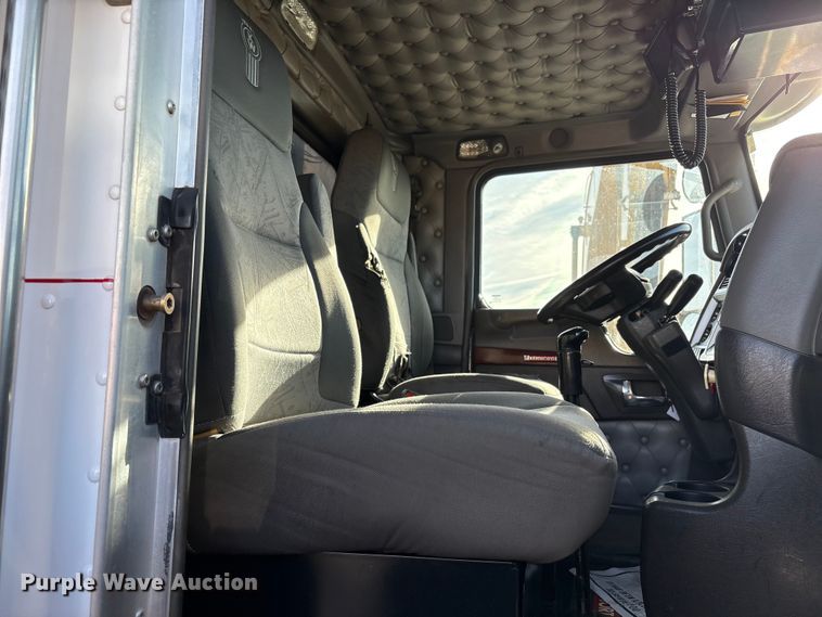 image for item EF6085 2007 Kenworth T8 Series semi truck