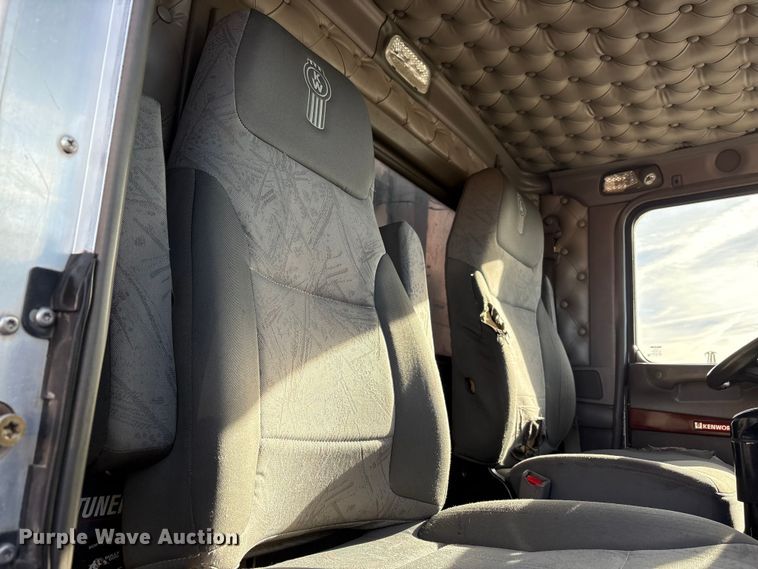 image for item EF6085 2007 Kenworth T8 Series semi truck