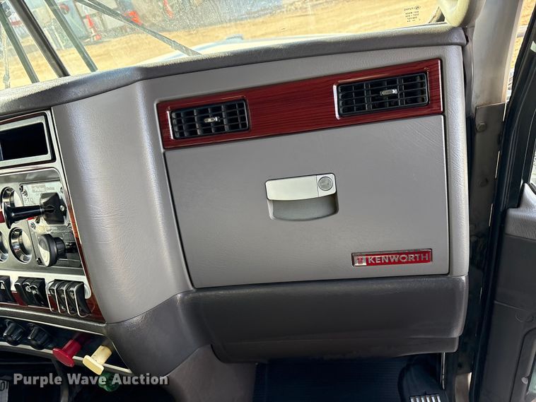 image for item EF6085 2007 Kenworth T8 Series semi truck