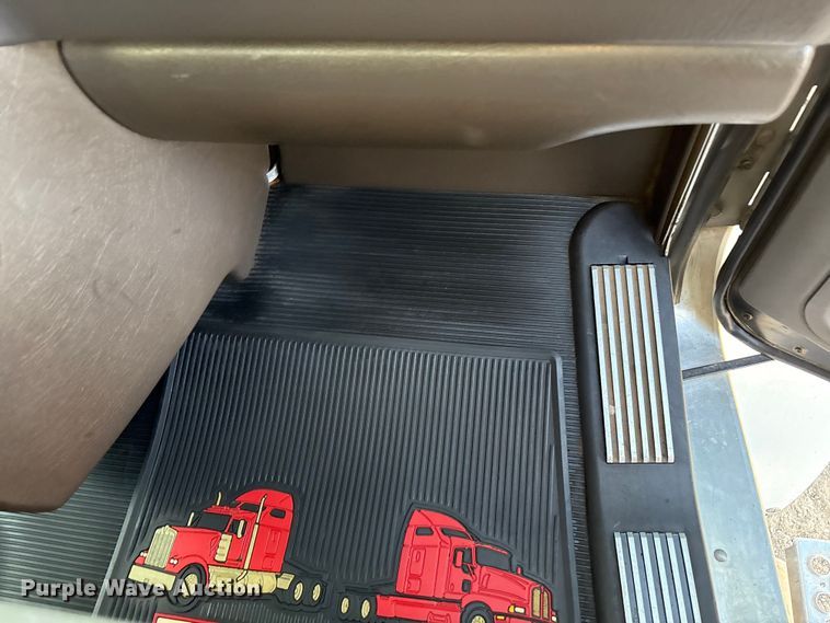 image for item EF6085 2007 Kenworth T8 Series semi truck