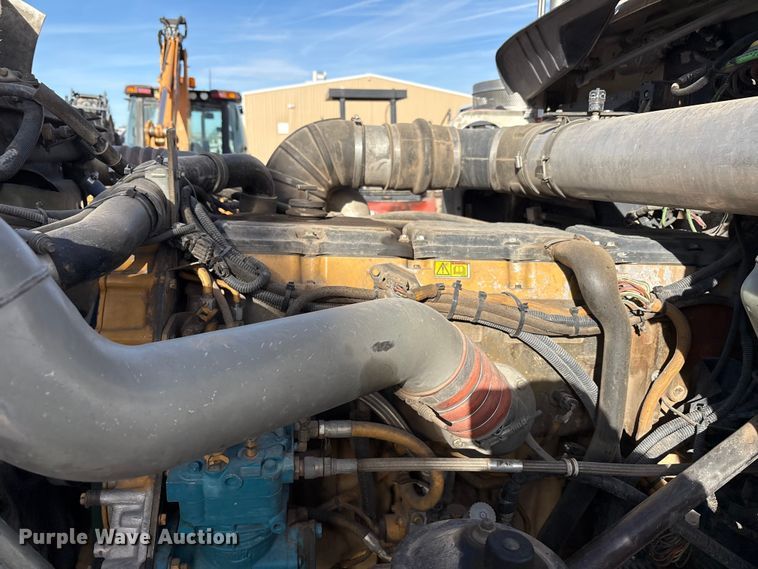 image for item EF6085 2007 Kenworth T8 Series semi truck