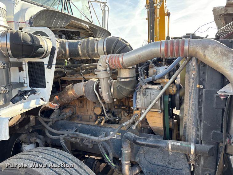 image for item EF6085 2007 Kenworth T8 Series semi truck