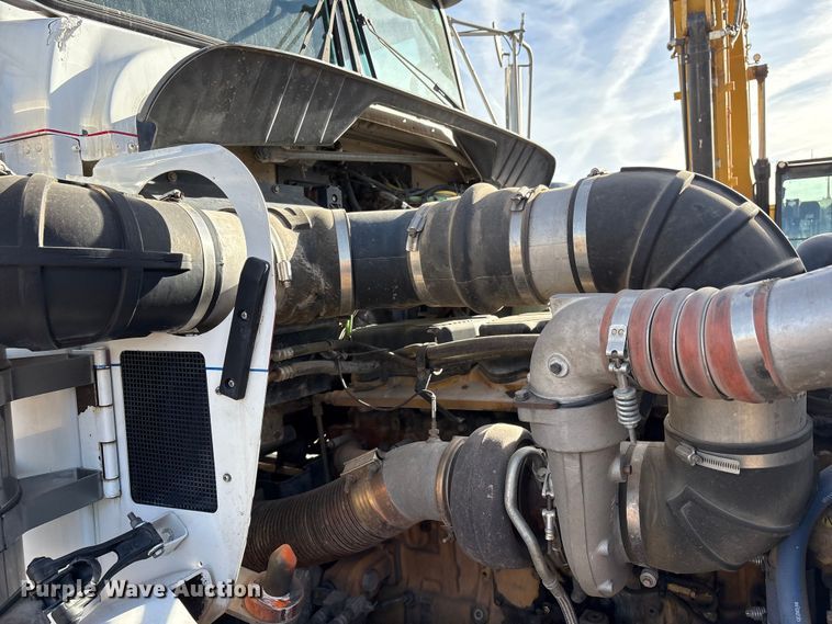 image for item EF6085 2007 Kenworth T8 Series semi truck