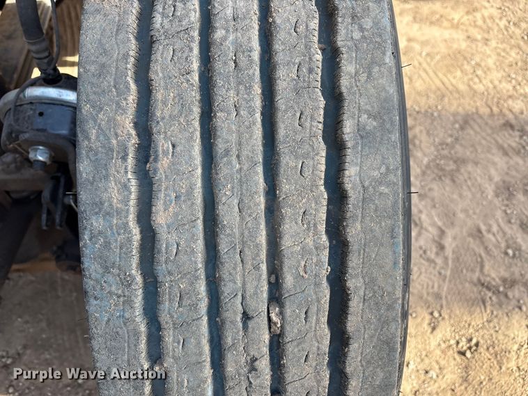 image for item EF6085 2007 Kenworth T8 Series semi truck