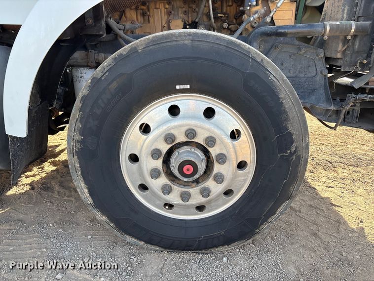 image for item EF6085 2007 Kenworth T8 Series semi truck