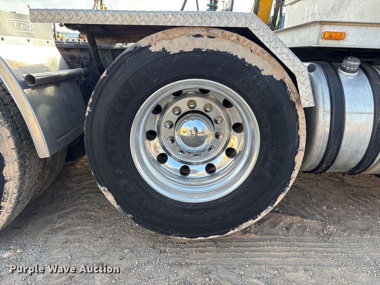 image for item EF6085 2007 Kenworth T8 Series semi truck